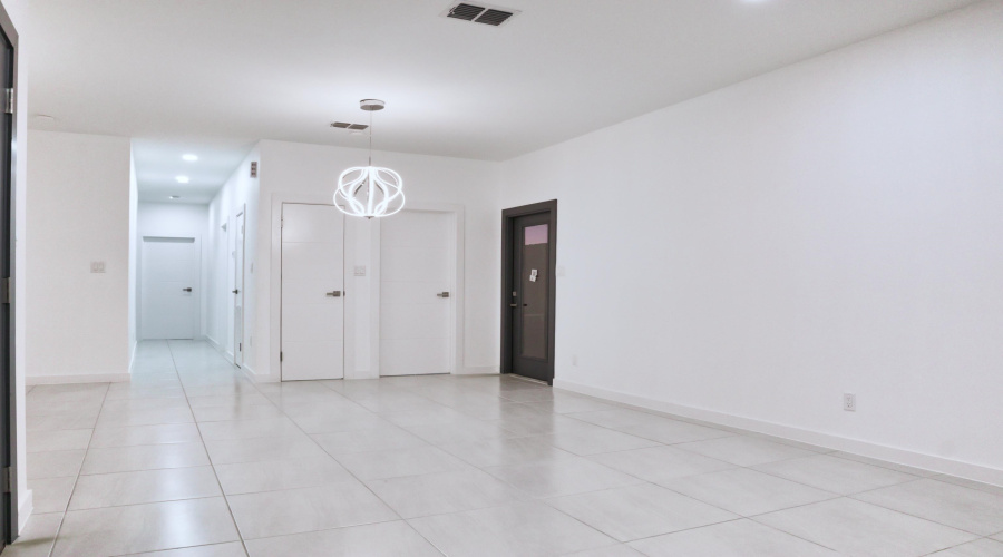 5017 Servando Dr, Laredo, Texas 78046, 3 Bedrooms Bedrooms, 5 Rooms Rooms,2 BathroomsBathrooms,Residential,For Sale,5017 Servando Dr,20262689