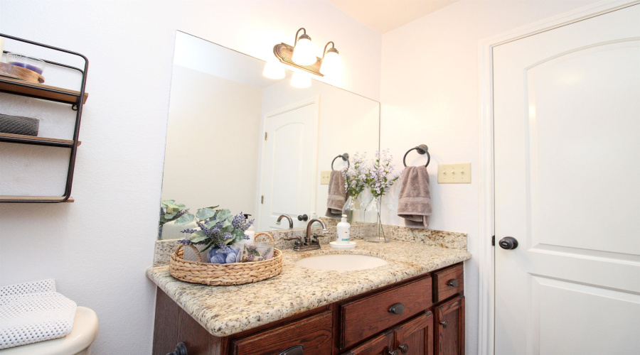 2081 Quito Lp, Laredo, Texas 78043, 3 Bedrooms Bedrooms, 4 Rooms Rooms,3 BathroomsBathrooms,Residential,For Sale,2081 Quito Lp,20262692