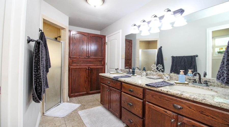 2081 Quito Lp, Laredo, Texas 78043, 3 Bedrooms Bedrooms, 4 Rooms Rooms,3 BathroomsBathrooms,Residential,For Sale,2081 Quito Lp,20262692