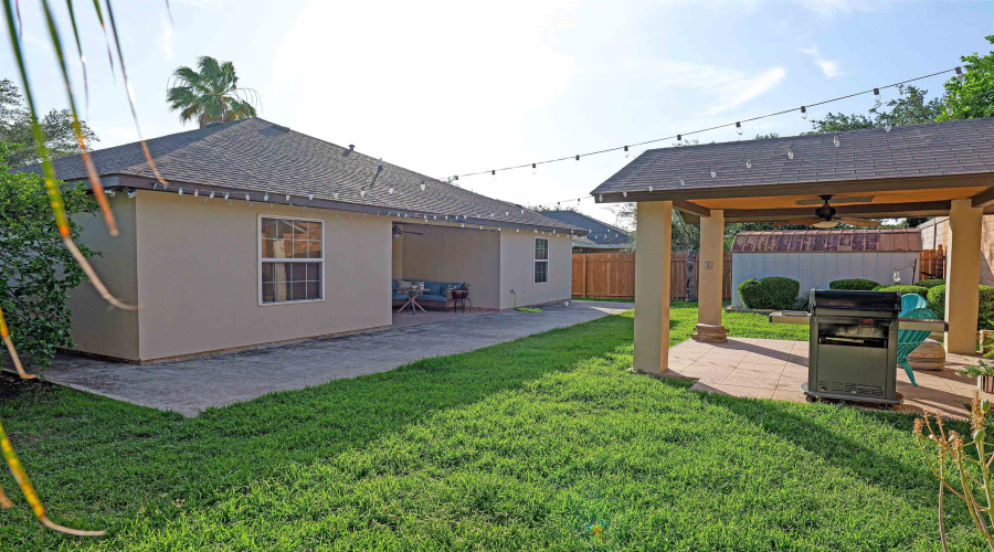 2081 Quito Lp, Laredo, Texas 78043, 3 Bedrooms Bedrooms, 4 Rooms Rooms,3 BathroomsBathrooms,Residential,For Sale,2081 Quito Lp,20262692