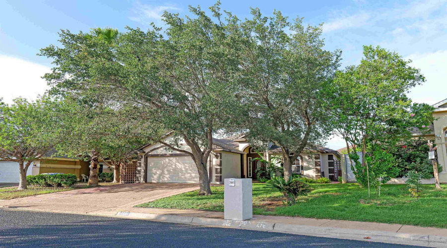 2081 Quito Lp, Laredo, Texas 78043, 3 Bedrooms Bedrooms, 4 Rooms Rooms,3 BathroomsBathrooms,Residential,For Sale,2081 Quito Lp,20262692