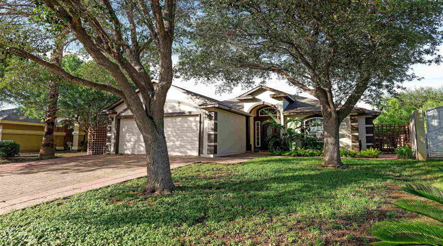 2081 Quito Lp, Laredo, Texas 78043, 3 Bedrooms Bedrooms, 4 Rooms Rooms,3 BathroomsBathrooms,Residential,For Sale,2081 Quito Lp,20262692