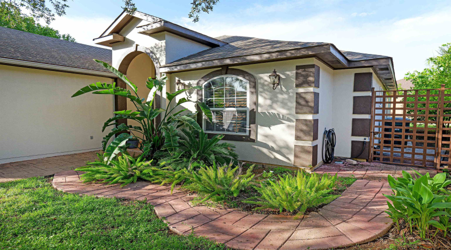 2081 Quito Lp, Laredo, Texas 78043, 3 Bedrooms Bedrooms, 4 Rooms Rooms,3 BathroomsBathrooms,Residential,For Sale,2081 Quito Lp,20262692