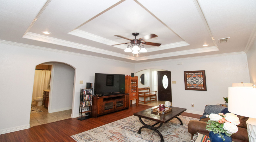 2081 Quito Lp, Laredo, Texas 78043, 3 Bedrooms Bedrooms, 4 Rooms Rooms,3 BathroomsBathrooms,Residential,For Sale,2081 Quito Lp,20262692