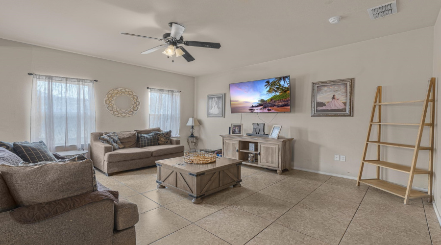 6114 Servando Dr, Laredo, Texas 78046, 4 Bedrooms Bedrooms, 7 Rooms Rooms,2 BathroomsBathrooms,Residential,For Sale,6114 Servando Dr,20262693