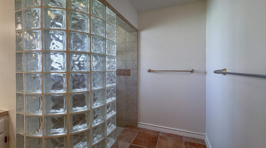 3211 Windfall Rd, Laredo, Texas 78045, 4 Bedrooms Bedrooms, 6 Rooms Rooms,3 BathroomsBathrooms,Residential,For Sale,3211 Windfall Rd,20262694