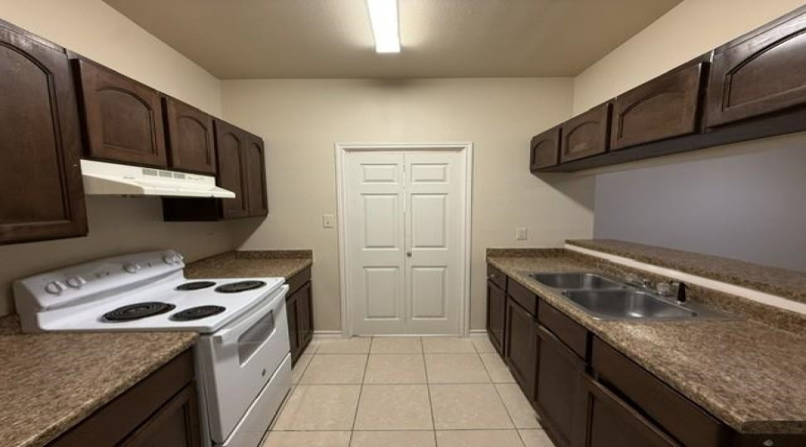 512 Norwich Lp, Laredo, Texas 78045, 2 Bedrooms Bedrooms, 4 Rooms Rooms,1 BathroomBathrooms,Residential,For Rent,512 Norwich Lp,20262695