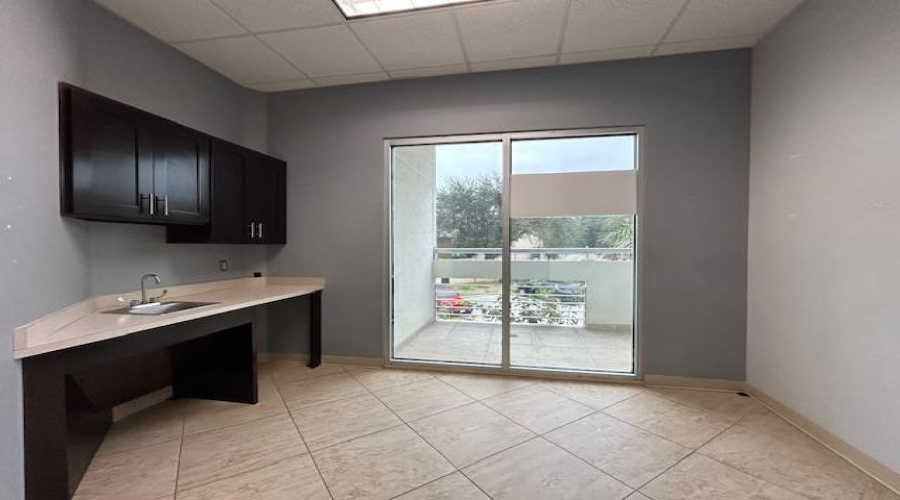 6909 Springfield Ave, Laredo, Texas 78041, 1 Room Rooms,1 BathroomBathrooms,Commercial retail/office,For Rent,6909 Springfield Ave,20255247