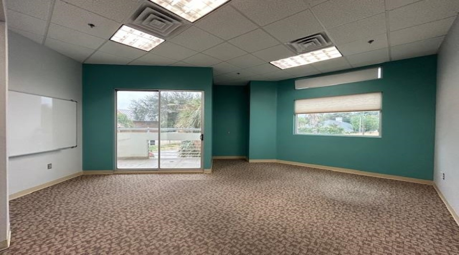 6909 Springfield Ave, Laredo, Texas 78041, 1 Room Rooms,1 BathroomBathrooms,Commercial retail/office,For Rent,6909 Springfield Ave,20255247