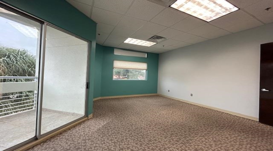 6909 Springfield Ave, Laredo, Texas 78041, 1 Room Rooms,1 BathroomBathrooms,Commercial retail/office,For Rent,6909 Springfield Ave,20255247