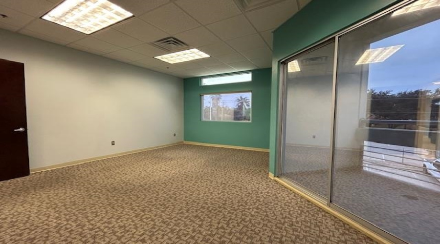 6909 Springfield Ave, Laredo, Texas 78041, 1 Room Rooms,1 BathroomBathrooms,Commercial retail/office,For Rent,6909 Springfield Ave,20255247