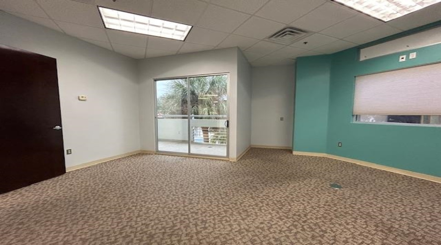 6909 Springfield Ave, Laredo, Texas 78041, 1 Room Rooms,1 BathroomBathrooms,Commercial retail/office,For Rent,6909 Springfield Ave,20255247