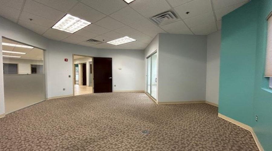 6909 Springfield Ave, Laredo, Texas 78041, 1 Room Rooms,1 BathroomBathrooms,Commercial retail/office,For Rent,6909 Springfield Ave,20255247
