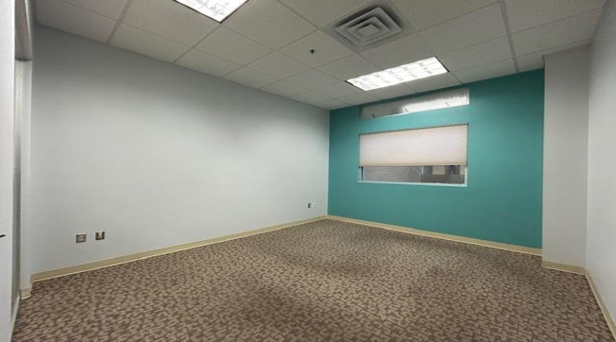 6909 Springfield Ave, Laredo, Texas 78041, 1 Room Rooms,1 BathroomBathrooms,Commercial retail/office,For Rent,6909 Springfield Ave,20255247