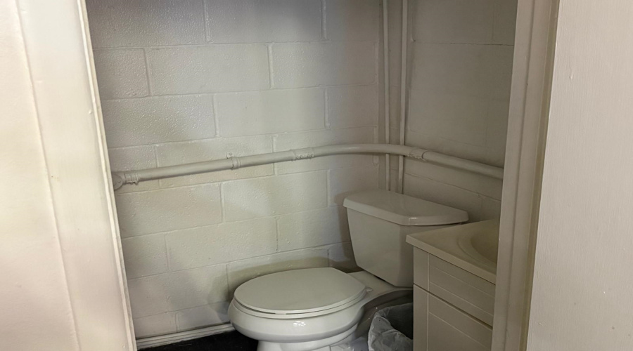 1615 Iturbide St, Laredo, Texas 78040, 1 Room Rooms,2 BathroomsBathrooms,Commercial retail/office,For Sale,1615 Iturbide St,20262699