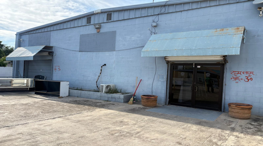1615 Iturbide St, Laredo, Texas 78040, 1 Room Rooms,2 BathroomsBathrooms,Commercial retail/office,For Sale,1615 Iturbide St,20262699