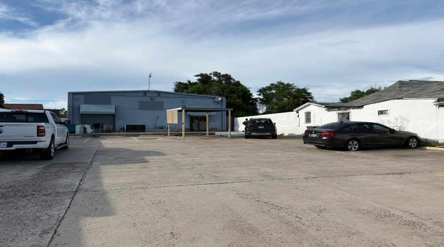 1615 Iturbide St, Laredo, Texas 78040, 1 Room Rooms,2 BathroomsBathrooms,Commercial retail/office,For Sale,1615 Iturbide St,20262699