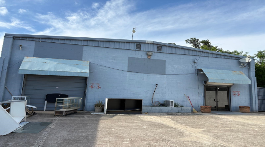 1615 Iturbide St, Laredo, Texas 78040, 1 Room Rooms,2 BathroomsBathrooms,Commercial retail/office,For Sale,1615 Iturbide St,20262699