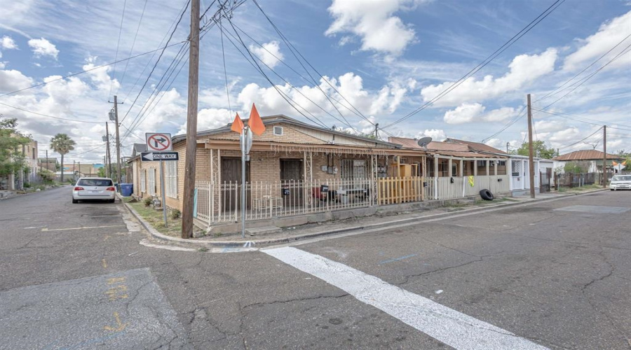 1701 Lincoln St, LAREDO, Texas 78040, ,Multi-family,For Sale,1701 Lincoln St,20262697