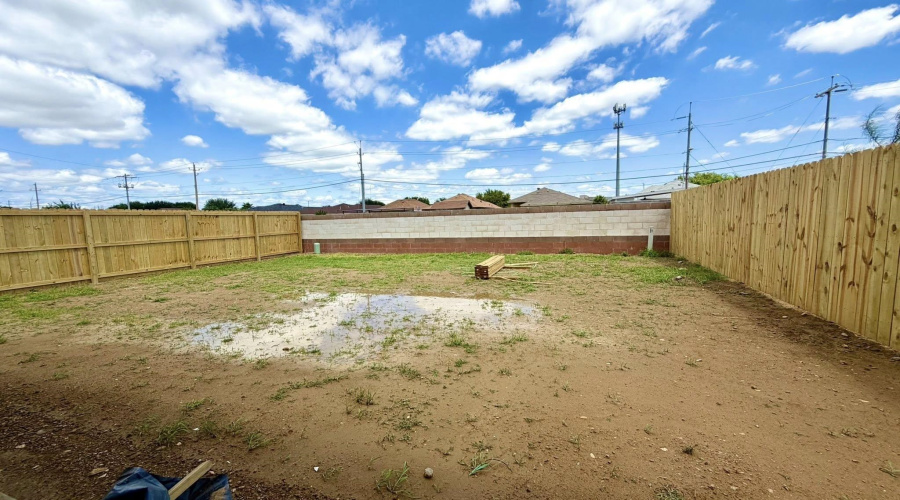 2410 Durazno Ct., Laredo, Texas 78046, 4 Bedrooms Bedrooms, 6 Rooms Rooms,2 BathroomsBathrooms,Residential,For Sale,2410 Durazno Ct.,20262700
