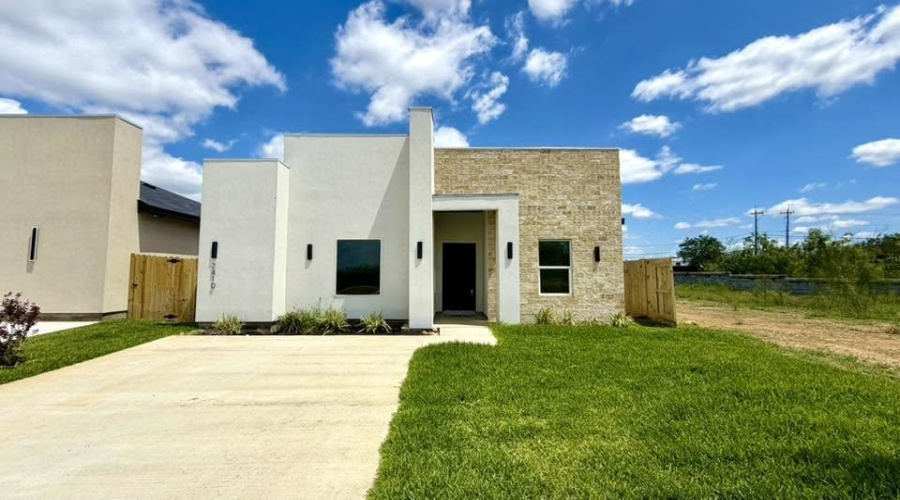 2410 Durazno Ct., Laredo, Texas 78046, 4 Bedrooms Bedrooms, 6 Rooms Rooms,2 BathroomsBathrooms,Residential,For Sale,2410 Durazno Ct.,20262700
