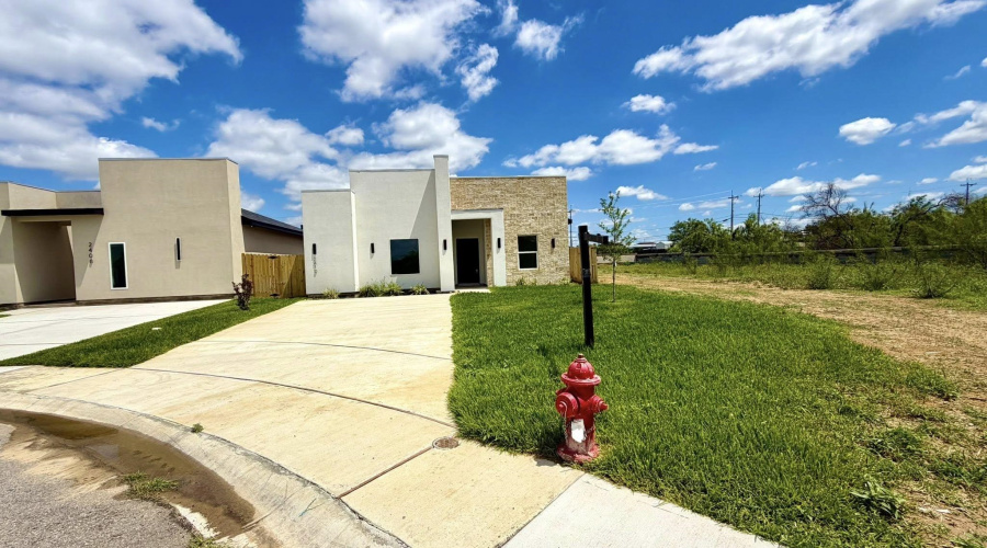 2410 Durazno Ct., Laredo, Texas 78046, 4 Bedrooms Bedrooms, 6 Rooms Rooms,2 BathroomsBathrooms,Residential,For Sale,2410 Durazno Ct.,20262700