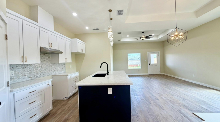 2410 Durazno Ct., Laredo, Texas 78046, 4 Bedrooms Bedrooms, 6 Rooms Rooms,2 BathroomsBathrooms,Residential,For Sale,2410 Durazno Ct.,20262700