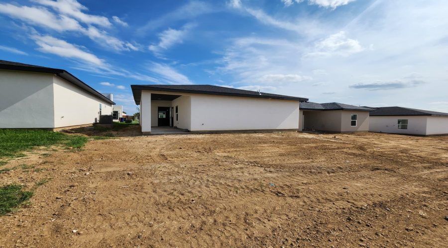 3806 Yoyis St., Laredo, Texas 78046, 4 Bedrooms Bedrooms, 5 Rooms Rooms,2 BathroomsBathrooms,Residential,For Sale,3806 Yoyis St.,20262707