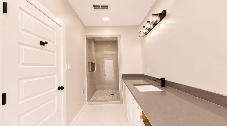3806 Yoyis St., Laredo, Texas 78046, 4 Bedrooms Bedrooms, 5 Rooms Rooms,2 BathroomsBathrooms,Residential,For Sale,3806 Yoyis St.,20262707