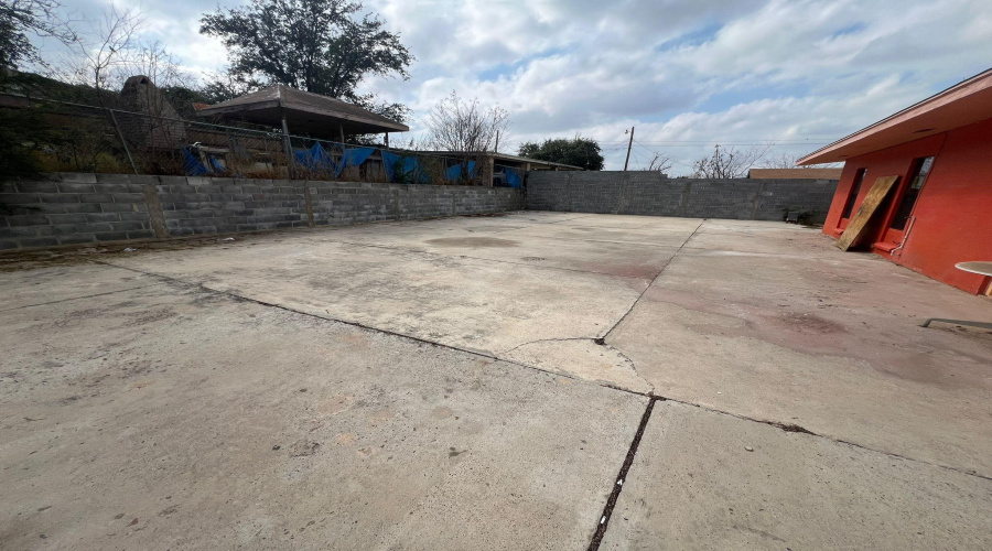 2703 Diaz St, Laredo, Texas 78043, 3 Bedrooms Bedrooms, 7 Rooms Rooms,2 BathroomsBathrooms,Residential,For Sale,2703 Diaz St,20262710