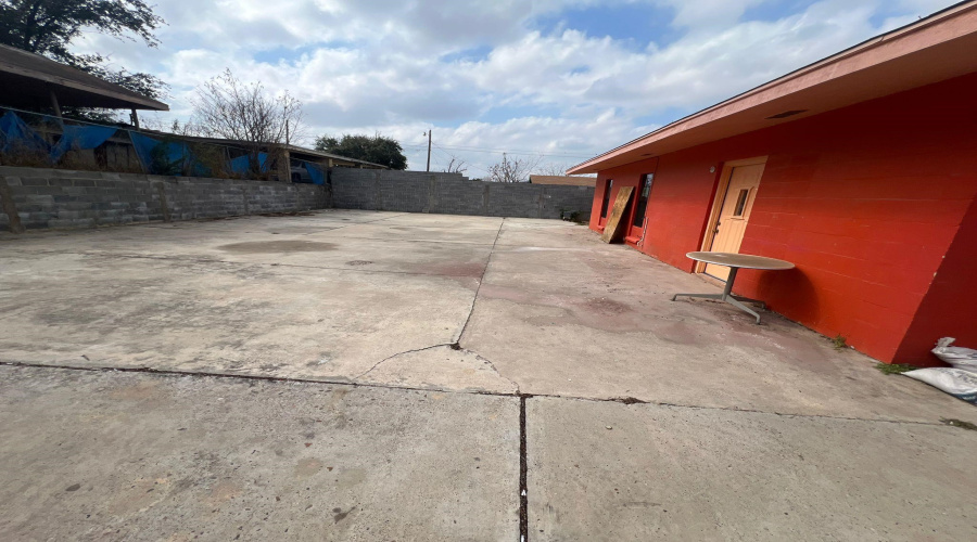 2703 Diaz St, Laredo, Texas 78043, 3 Bedrooms Bedrooms, 7 Rooms Rooms,2 BathroomsBathrooms,Residential,For Sale,2703 Diaz St,20262710