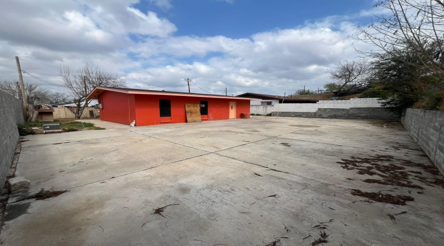 2703 Diaz St, Laredo, Texas 78043, 3 Bedrooms Bedrooms, 7 Rooms Rooms,2 BathroomsBathrooms,Residential,For Sale,2703 Diaz St,20262710