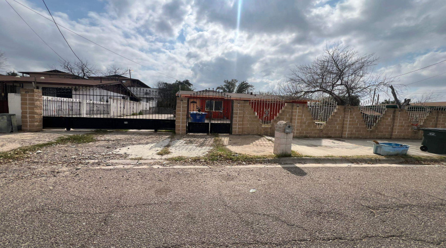 2703 Diaz St, Laredo, Texas 78043, 3 Bedrooms Bedrooms, 7 Rooms Rooms,2 BathroomsBathrooms,Residential,For Sale,2703 Diaz St,20262710