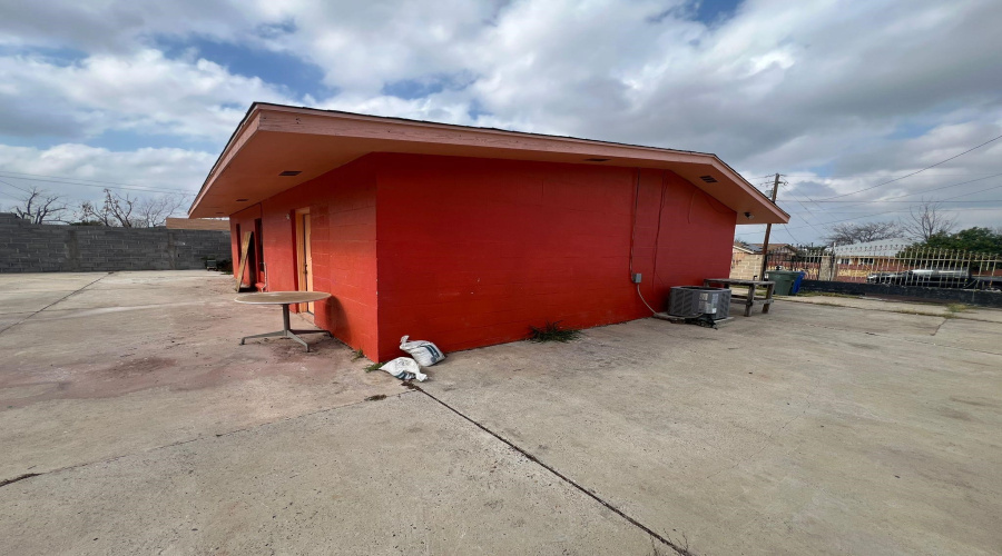 2703 Diaz St, Laredo, Texas 78043, 3 Bedrooms Bedrooms, 7 Rooms Rooms,2 BathroomsBathrooms,Residential,For Sale,2703 Diaz St,20262710