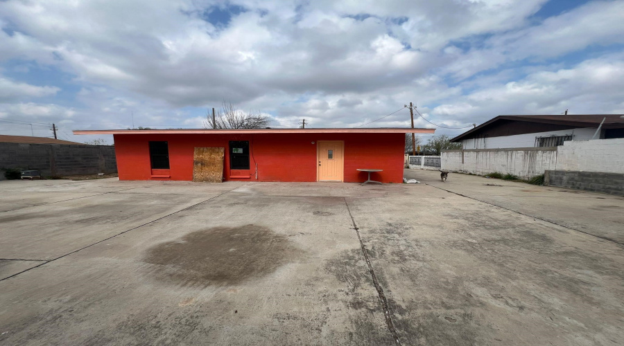 2703 Diaz St, Laredo, Texas 78043, 3 Bedrooms Bedrooms, 7 Rooms Rooms,2 BathroomsBathrooms,Residential,For Sale,2703 Diaz St,20262710
