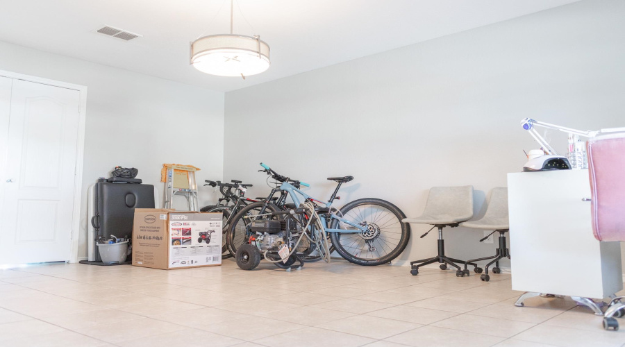 6016 Catedral Lp, Laredo, Texas 78043-4793, 3 Bedrooms Bedrooms, 7 Rooms Rooms,2 BathroomsBathrooms,Residential,For Sale,6016 Catedral Lp,20262711