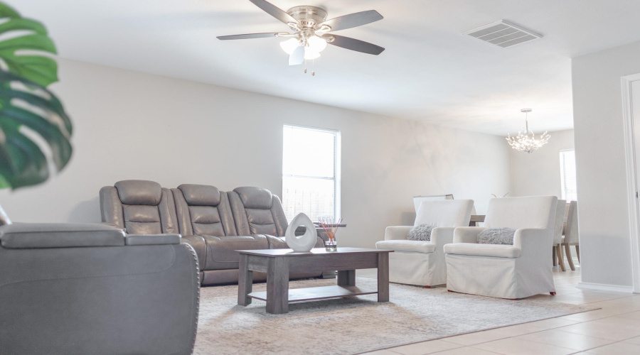 6016 Catedral Lp, Laredo, Texas 78043-4793, 3 Bedrooms Bedrooms, 7 Rooms Rooms,2 BathroomsBathrooms,Residential,For Sale,6016 Catedral Lp,20262711
