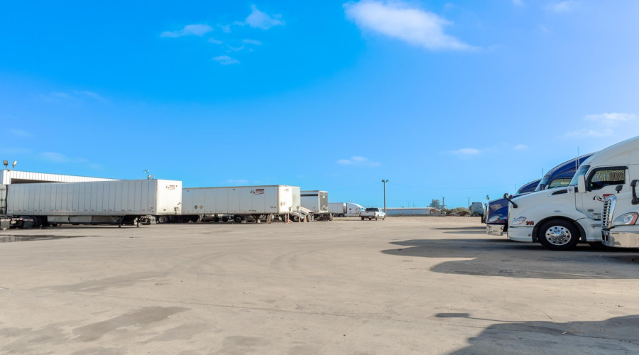 119 North America Rd., LAREDO, Texas 78045, 1 Bedroom Bedrooms, 51 Rooms Rooms,2 BathroomsBathrooms,Commercial/industrial,For Sale,119 North America Rd.,20262727
