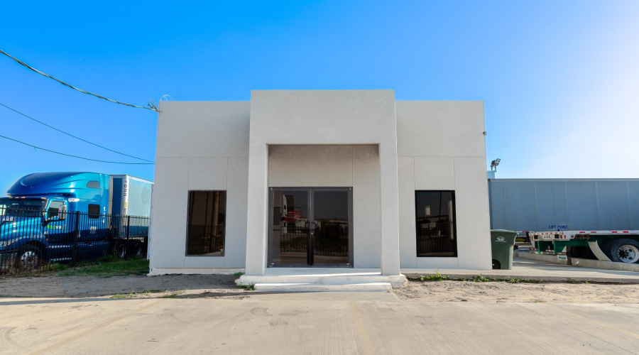 119 North America Rd., LAREDO, Texas 78045, 1 Bedroom Bedrooms, 51 Rooms Rooms,2 BathroomsBathrooms,Commercial/industrial,For Sale,119 North America Rd.,20262727