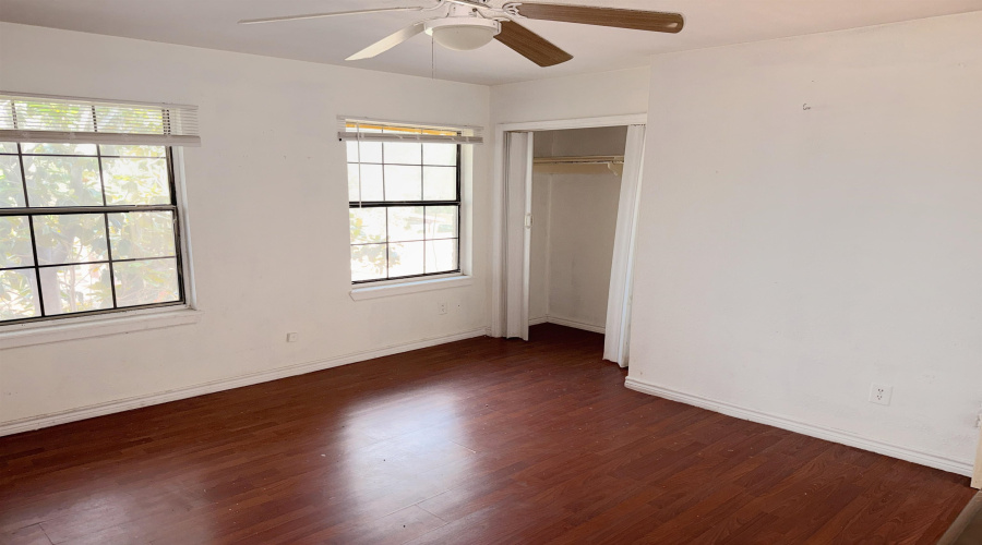 1300 E Hillside Rd, Laredo, Texas 78041, 2 Bedrooms Bedrooms, 3 Rooms Rooms,1 BathroomBathrooms,Residential,For Sale,1300 E Hillside Rd,20262712