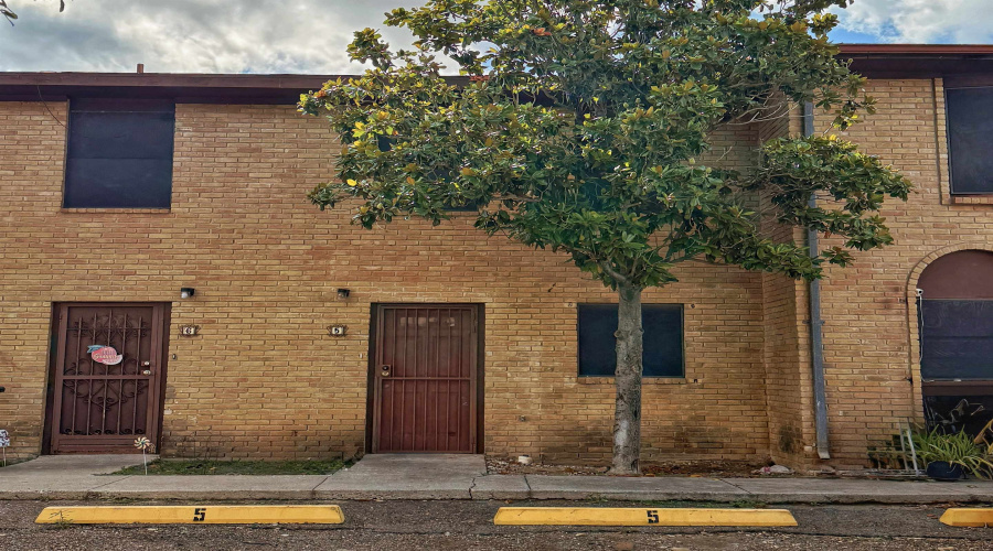 1300 E Hillside Rd, Laredo, Texas 78041, 2 Bedrooms Bedrooms, 3 Rooms Rooms,1 BathroomBathrooms,Residential,For Sale,1300 E Hillside Rd,20262712