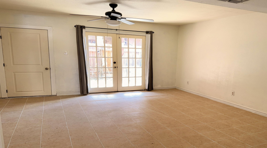 1300 E Hillside Rd, Laredo, Texas 78041, 2 Bedrooms Bedrooms, 3 Rooms Rooms,1 BathroomBathrooms,Residential,For Sale,1300 E Hillside Rd,20262712