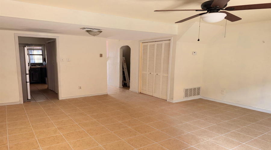 1300 E Hillside Rd, Laredo, Texas 78041, 2 Bedrooms Bedrooms, 3 Rooms Rooms,1 BathroomBathrooms,Residential,For Sale,1300 E Hillside Rd,20262712