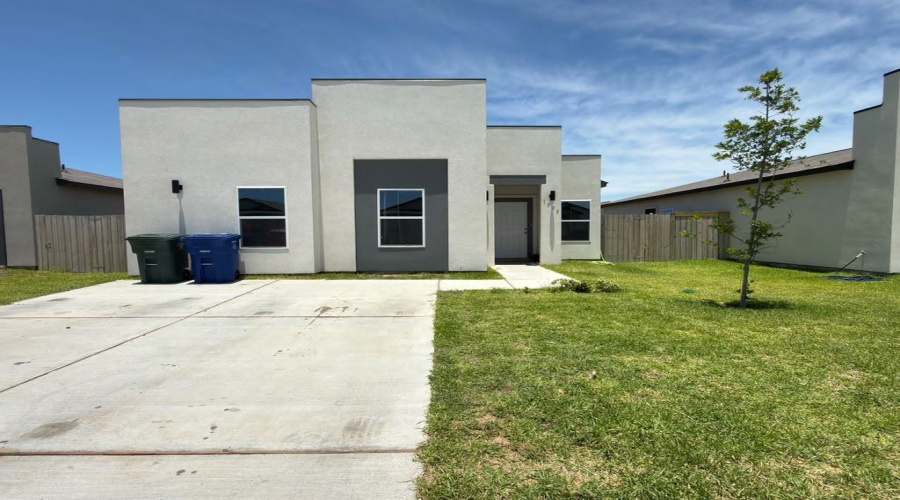 1526 Estudiantes Dr., Laredo, Texas 78046, 4 Bedrooms Bedrooms, 6 Rooms Rooms,2 BathroomsBathrooms,Residential,For Sale,1526 Estudiantes Dr.,20262716