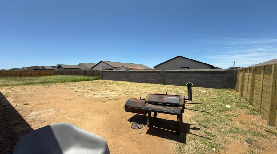 1526 Estudiantes Dr., Laredo, Texas 78046, 4 Bedrooms Bedrooms, 6 Rooms Rooms,2 BathroomsBathrooms,Residential,For Sale,1526 Estudiantes Dr.,20262716