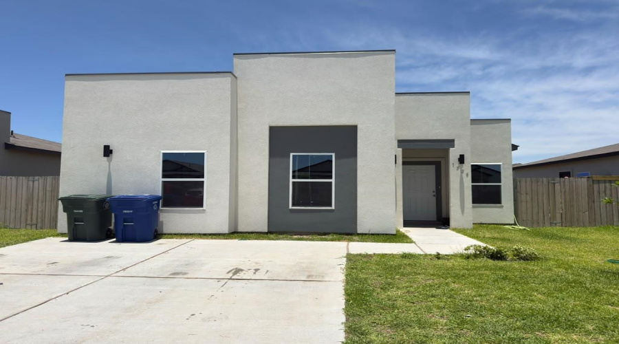 1526 Estudiantes Dr., Laredo, Texas 78046, 4 Bedrooms Bedrooms, 6 Rooms Rooms,2 BathroomsBathrooms,Residential,For Sale,1526 Estudiantes Dr.,20262716