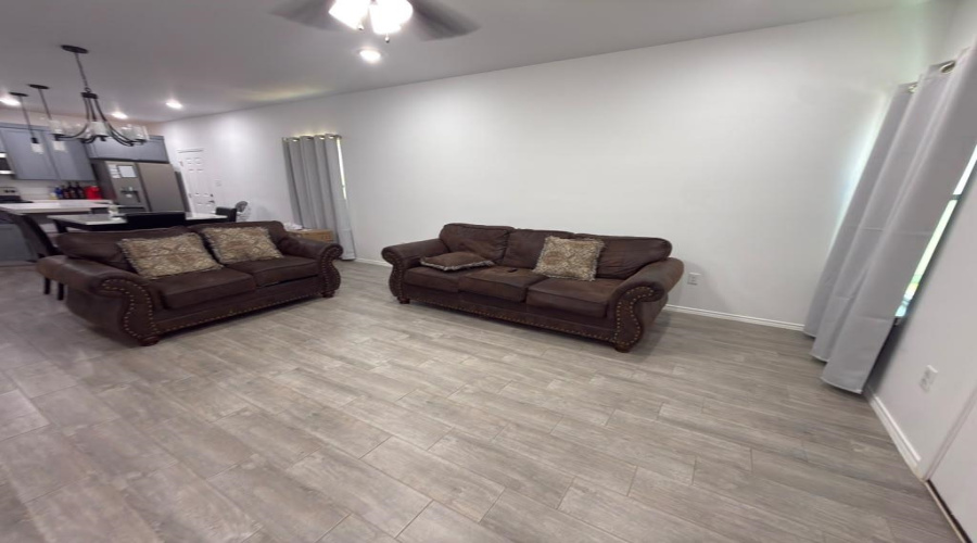 1526 Estudiantes Dr., Laredo, Texas 78046, 4 Bedrooms Bedrooms, 6 Rooms Rooms,2 BathroomsBathrooms,Residential,For Sale,1526 Estudiantes Dr.,20262716