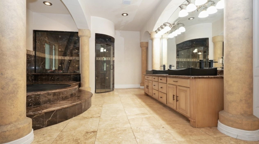 3008 Woodland Cv, LAREDO, Texas 78045, 5 Bedrooms Bedrooms, 12 Rooms Rooms,5 BathroomsBathrooms,Residential,For Sale,3008 Woodland Cv,20262720