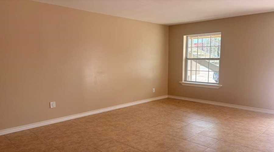 4018 San Agustin Ave, Laredo, Texas 78041, 1 Bedroom Bedrooms, 2 Rooms Rooms,1 BathroomBathrooms,Residential,For Rent,4018 San Agustin Ave,20262721