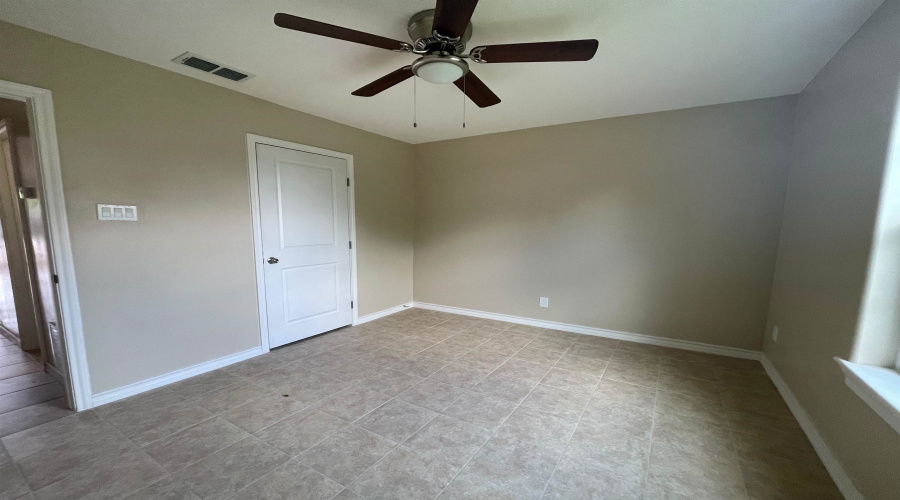 4018 San Agustin Ave, Laredo, Texas 78041, 1 Bedroom Bedrooms, 2 Rooms Rooms,1 BathroomBathrooms,Residential,For Rent,4018 San Agustin Ave,20262723